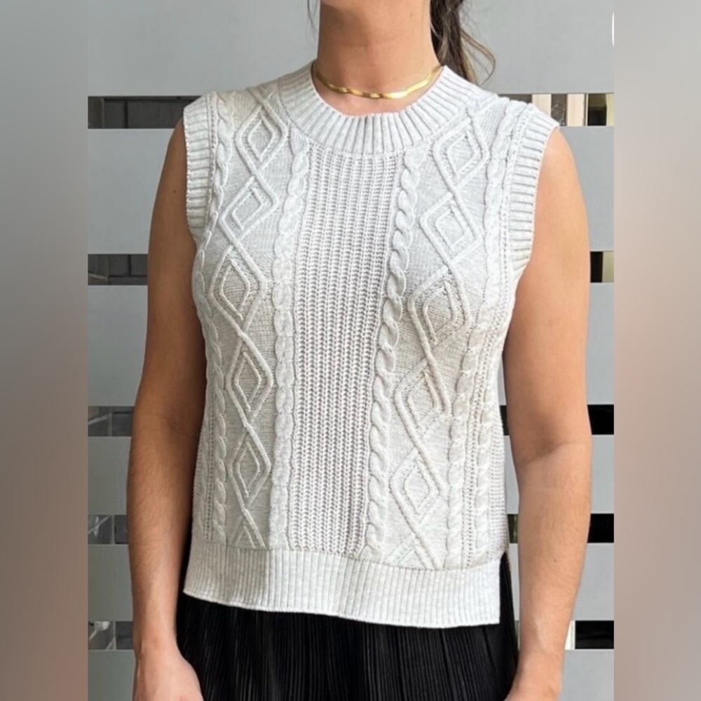 Joie Cable Knit Sweater Vest Size Medium - Picture 2 of 8